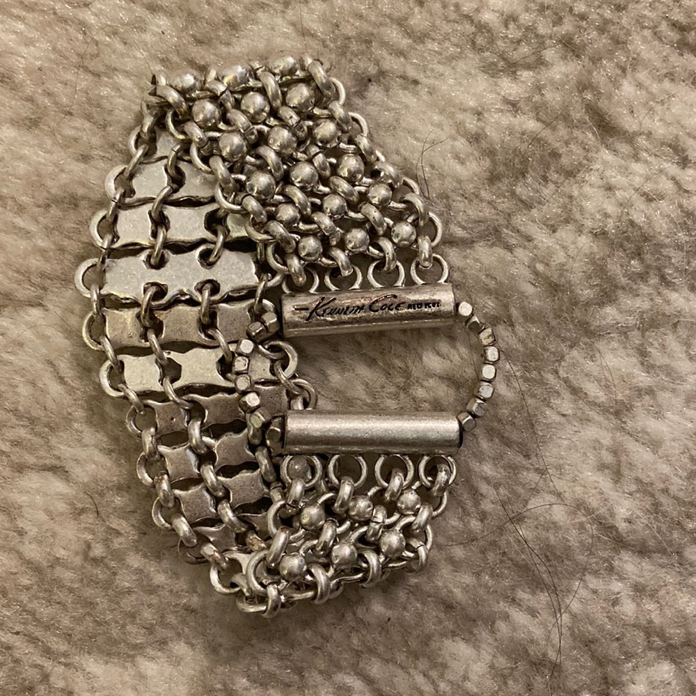 Stretchy silver bracelet